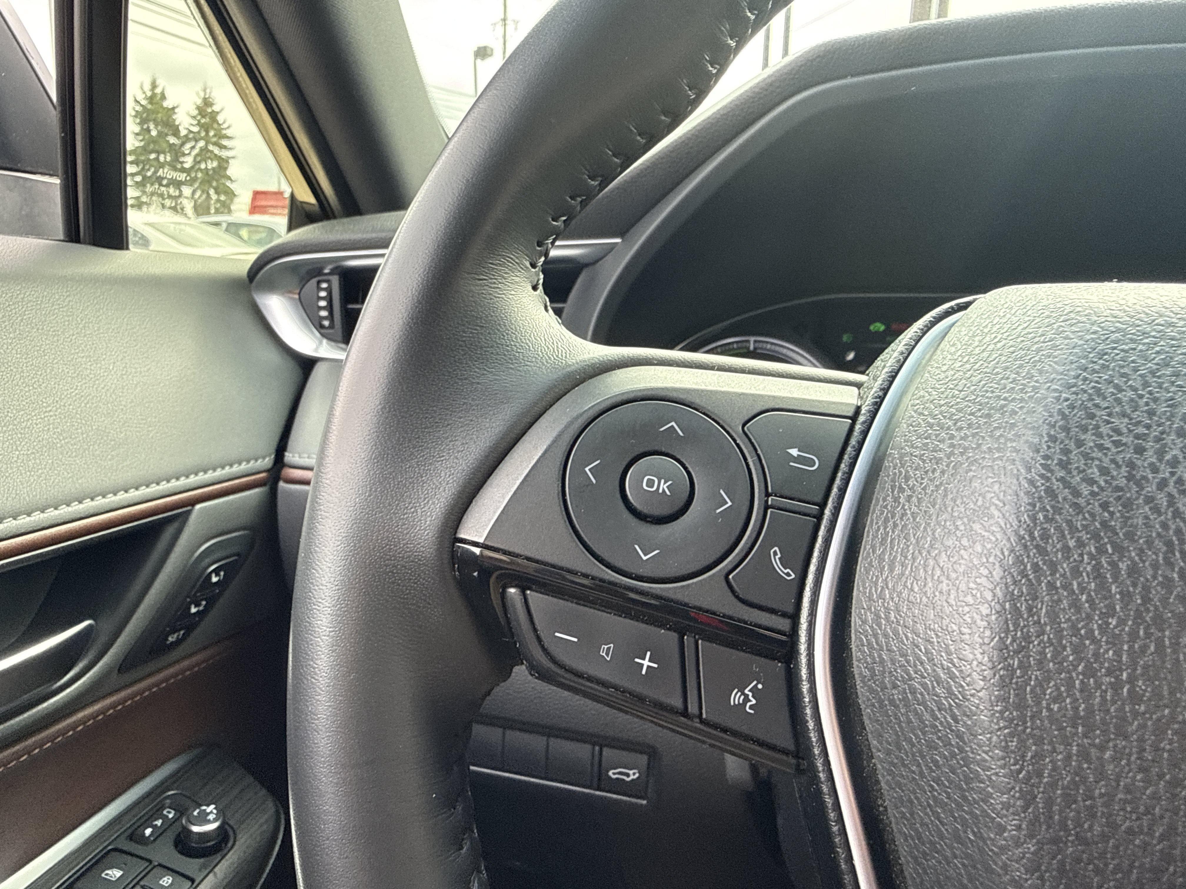 Used 2023 Toyota Venza XLE AWD/4WD image 15