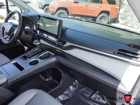 Used 2025 Toyota Sienna XLE w/ XLE Plus Package image 49