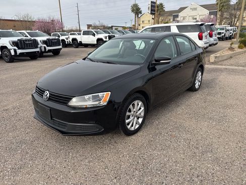 Used 2011 Volkswagen Jetta SE image 1