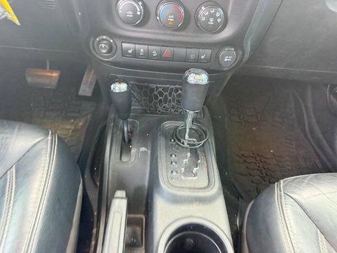 Used 2015 Jeep Wrangler Unlimited Sahara AWD/4WD image 14