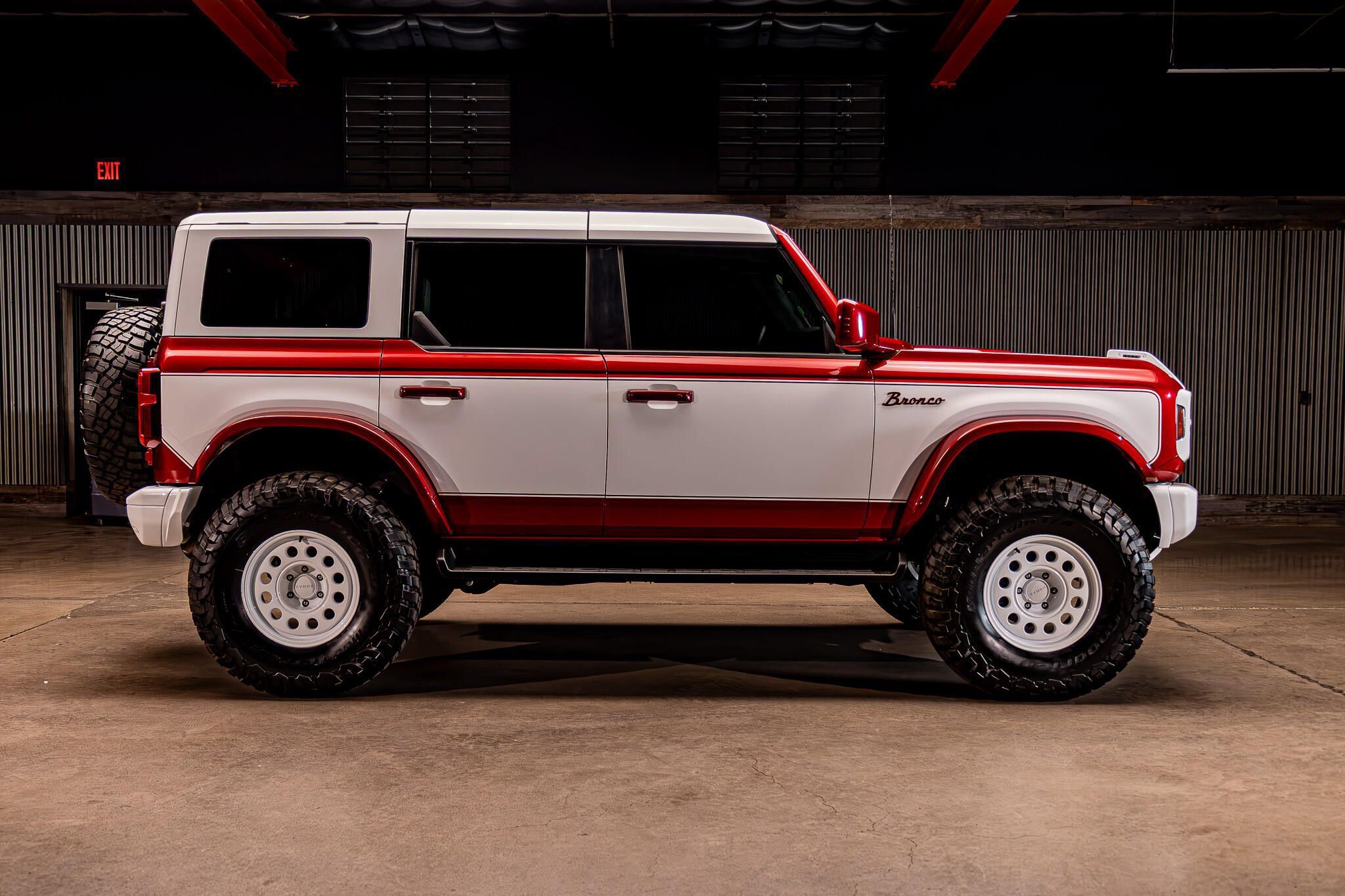 Used 2025 Ford Bronco Heritage Edition AWD/4WD image 11