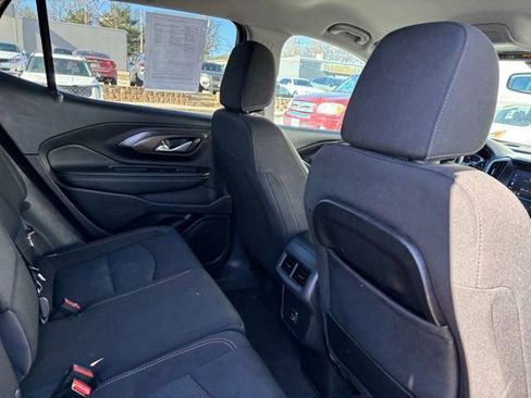 Used 2024 GMC Terrain SLE image 29