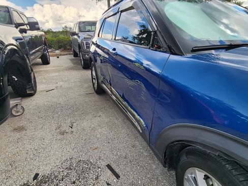Used 2020 Ford Explorer XLT w/ Equipment Group 202A RWD image 12