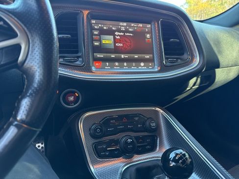 Used 2018 Dodge Challenger SRT Hellcat image 25