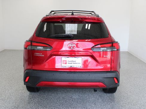 Used 2025 Toyota Corolla Cross XLE FWD image 8