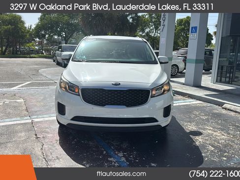Used 2017 Kia Sedona LX w/ LX Essentials Premium Package FWD image 5