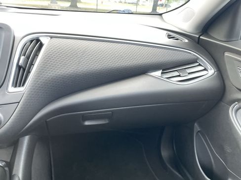 Used 2018 Chevrolet Malibu LT FWD image 16