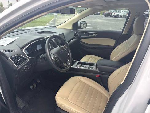 Used 2021 Ford Edge SEL w/ Convenience Package FWD image 2