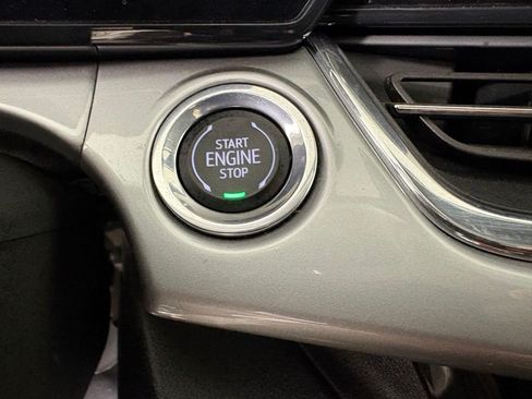 Used 2025 Chevrolet Trax LT FWD image 27