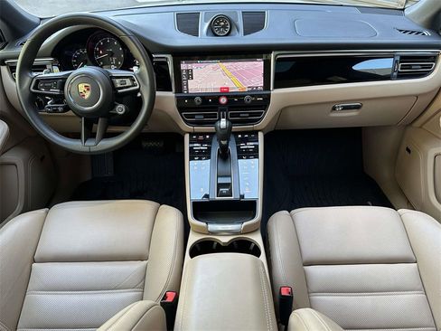 Used 2025 Porsche Macan image 15