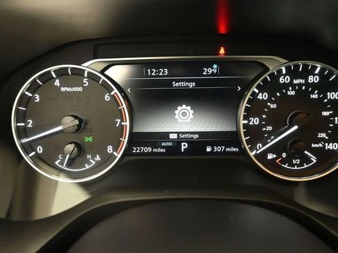 Used 2023 Nissan Rogue SL w/ SL Premium Package image 12