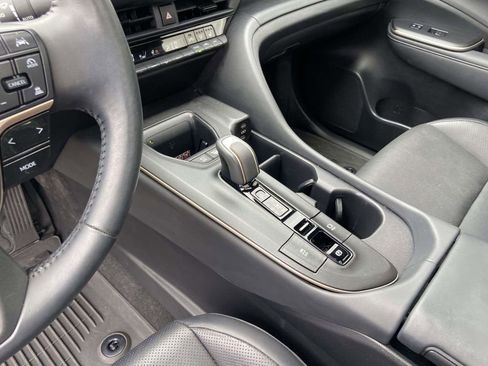 Used 2023 Toyota Crown Platinum image 20