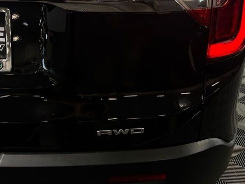 Used 2023 GMC Acadia SLT image 15