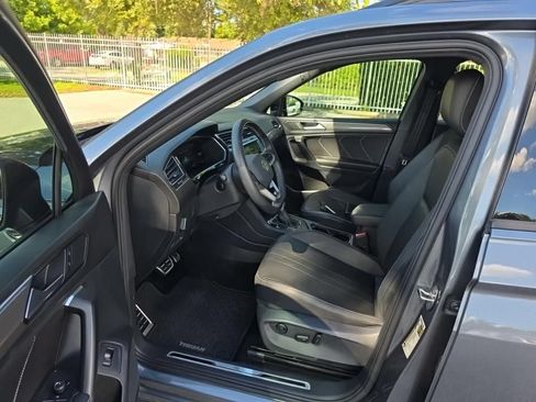 Used 2023 Volkswagen Tiguan SE R-Line FWD image 6