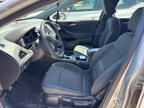 Used 2019 Chevrolet Cruze LT FWD image 18