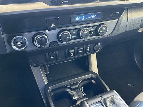 Used 2022 Toyota Tacoma TRD Off-Road image 21