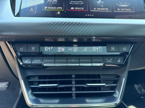 Used 2023 Audi e-tron GT Premium Plus w/ Performance Package AWD/4WD image 18