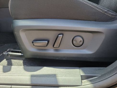 Used 2025 Nissan Rogue SV FWD image 18