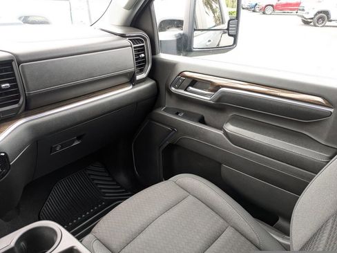 Used 2024 Chevrolet Silverado 3500 LT image 17