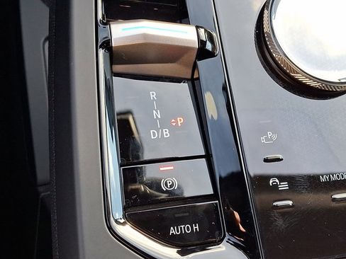 New 2026 BMW iX xDrive45 image 9