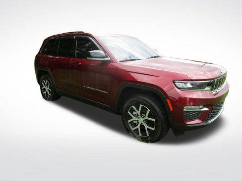 Used 2024 Jeep Grand Cherokee Limited AWD/4WD image 6
