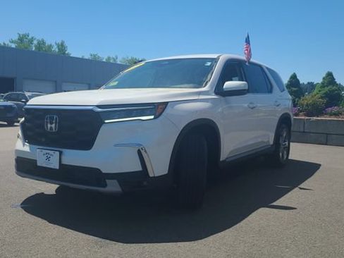 Used 2025 Honda Pilot EX-L image 3