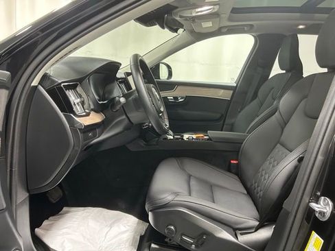 Used 2025 Volvo XC90 B5 Plus AWD/4WD image 11