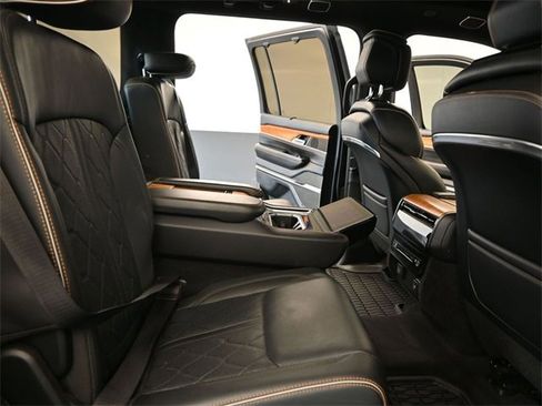Used 2022 Jeep Grand Wagoneer Series III image 28