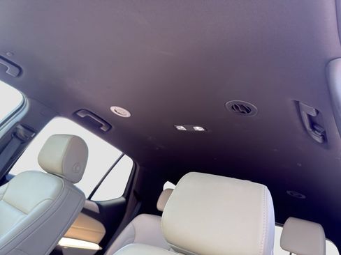 Used 2023 Chevrolet Traverse LT FWD image 29