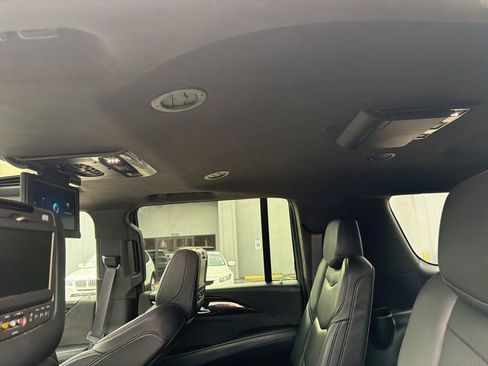 Used 2017 Cadillac Escalade ESV Platinum image 17