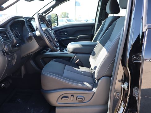 Used 2023 Nissan Titan SV w/ SV Convenience Package AWD/4WD image 9