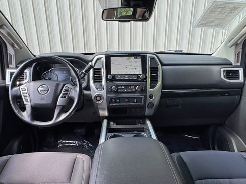 Used 2021 Nissan Titan SV w/ SV Convenience Package RWD image 11