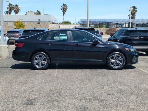 Used 2024 Volkswagen Jetta SE FWD image 9