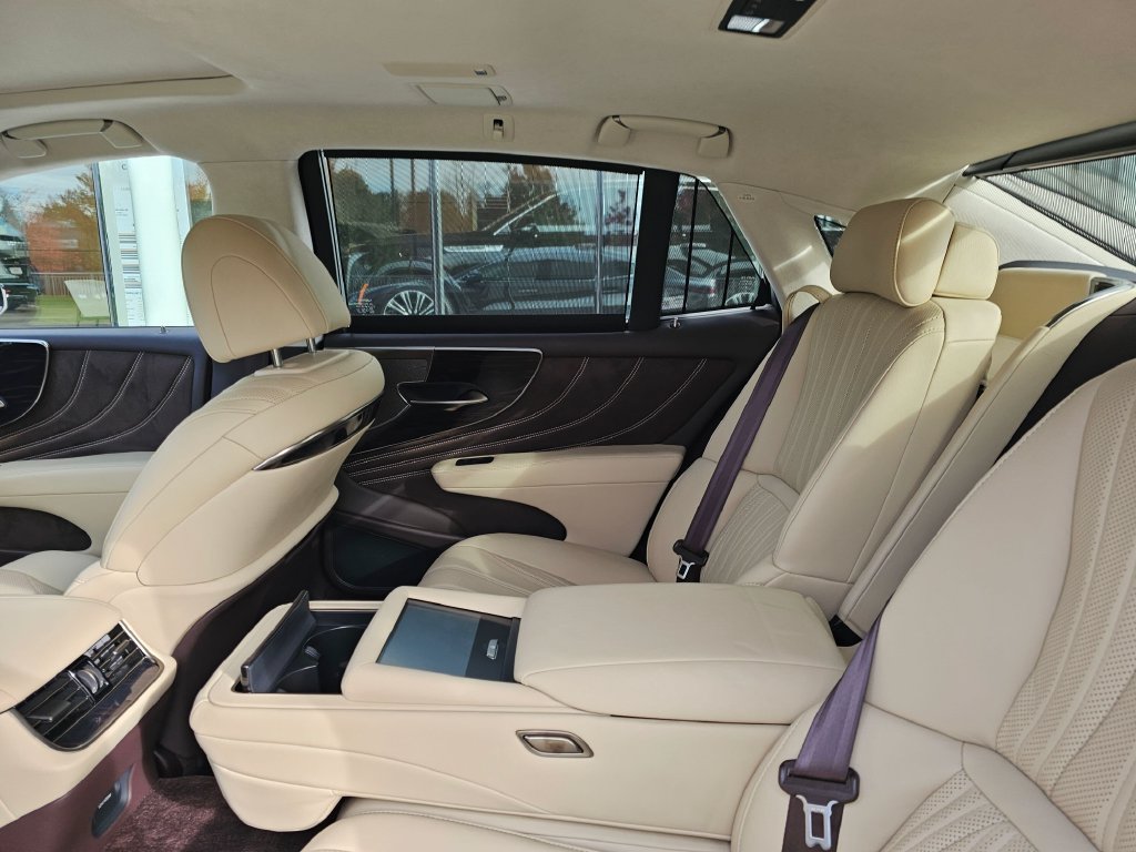 Used 2018 Lexus LS 500h AWD w/ Luxury Package image 20