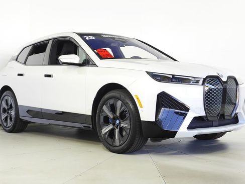 Certified 2023 BMW iX xDrive50 w/ Sport Package AWD/4WD image 4