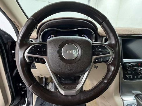 Used 2018 Jeep Grand Cherokee Overland AWD/4WD image 16