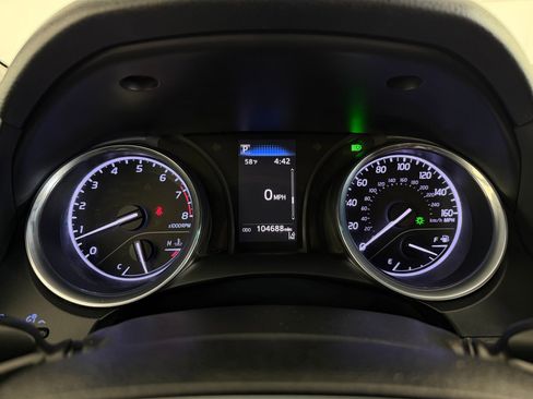 Used 2019 Toyota Camry SE image 19