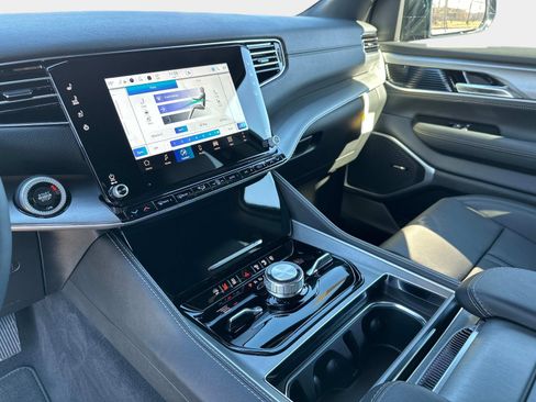 New 2025 Jeep Wagoneer Series II w/ Convenience Group I image 28