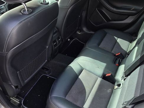 Used 2019 INFINITI QX30 image 17