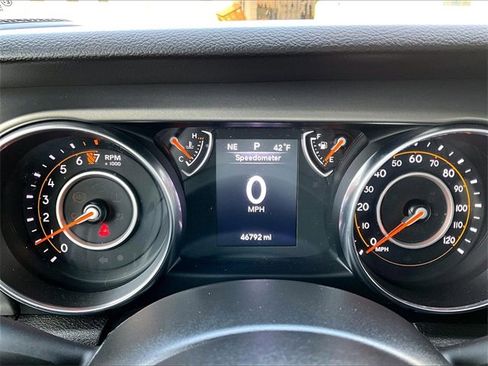 Used 2023 Jeep Gladiator Sport image 25