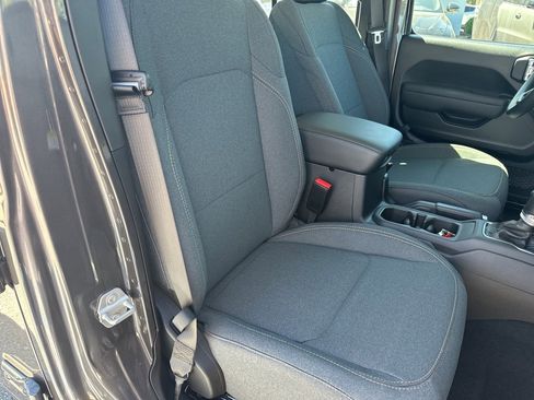 New 2025 Jeep Gladiator Sport image 58