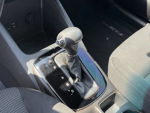 Used 2017 Kia Forte LX FWD image 11