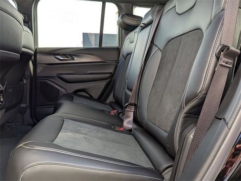 New 2025 Jeep Grand Cherokee Altitude image 29