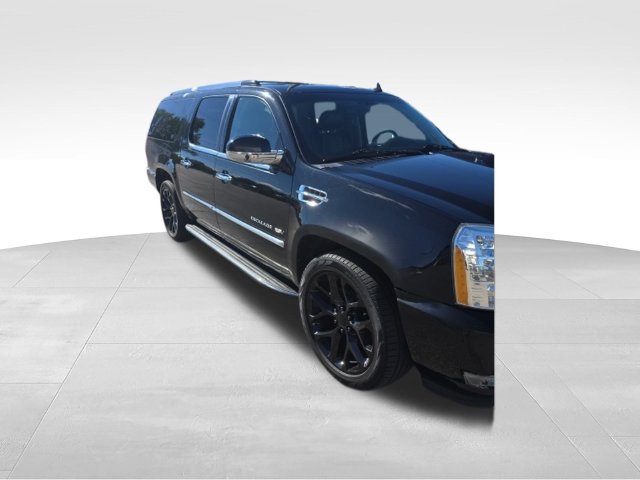 Used 2011 Cadillac Escalade ESV Luxury AWD/4WD image 2