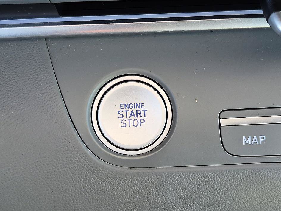 Used 2025 Hyundai Elantra SEL FWD image 26