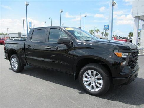 Used 2025 Chevrolet Silverado 1500 Custom image 4