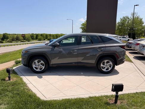 Used 2024 Hyundai Tucson SE AWD/4WD image 2