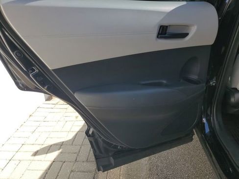 Used 2022 Toyota Corolla Cross L image 30