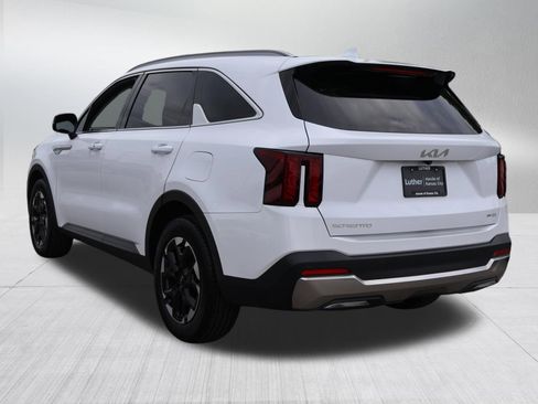 Used 2025 Kia Sorento S w/ Panoramic Sunroof Package FWD image 4