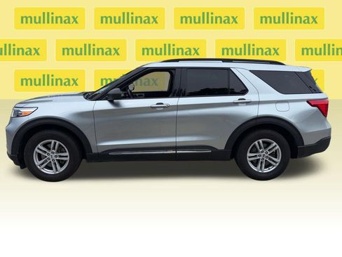 Used 2023 Ford Explorer XLT w/ Equipment Group 202A RWD image 10